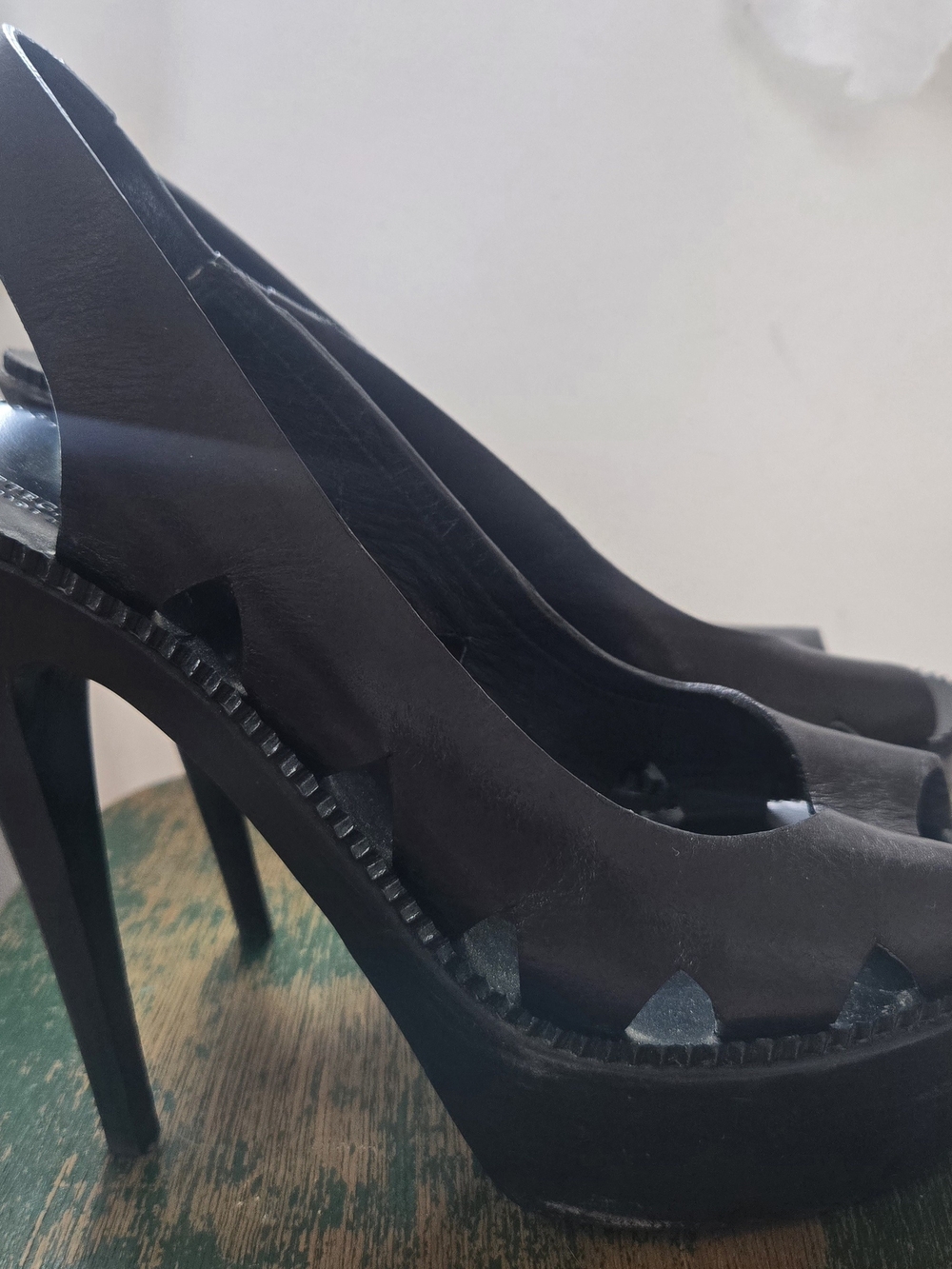 Bottega Veneta Black Leather Women’s HEELS- MADE IN ITALY(size 39)-